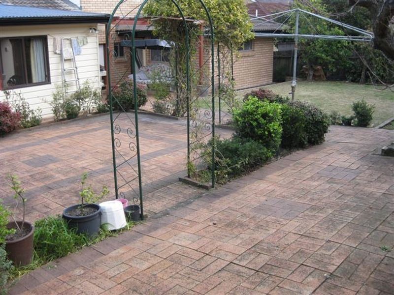 13 Madeline Avenue, Northmead NSW 2152