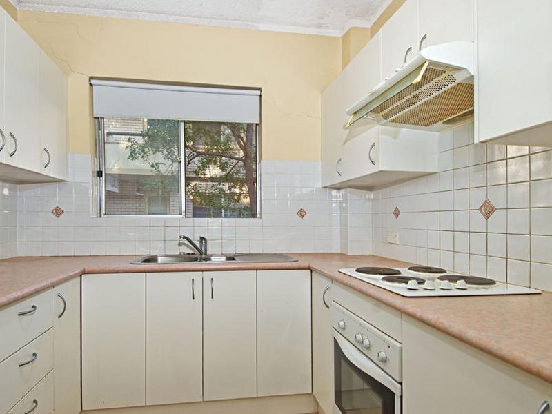 2/24 Caroline Street, Westmead NSW 2145