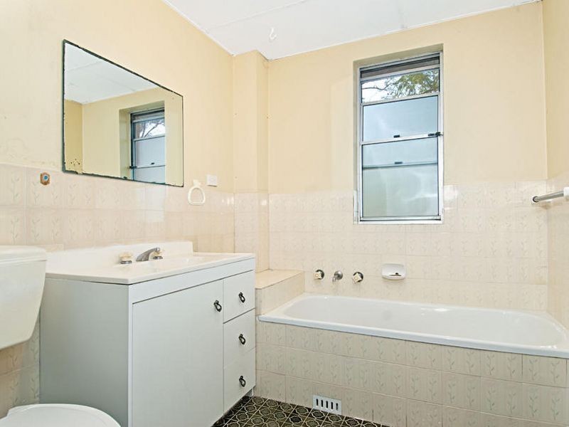 2/24 Caroline Street, Westmead NSW 2145