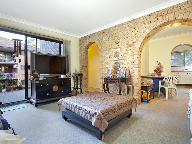 18/10-12 Alfred Street, Westmead NSW 2145