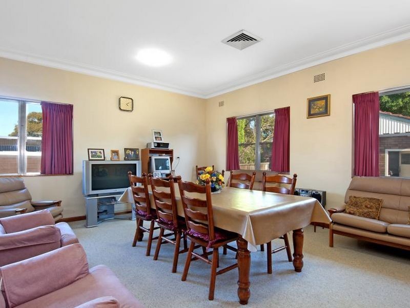 44 Moree Avenue, Westmead NSW 2145