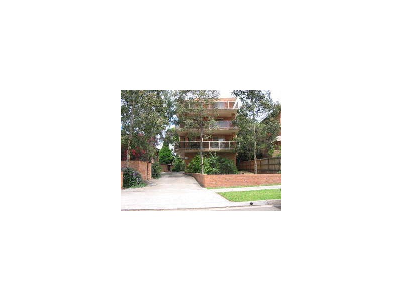 8 JESSIE ST, Westmead NSW 2145