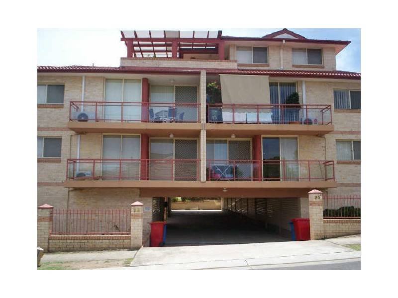 25 PARKSIDE LANE, Westmead NSW 2145