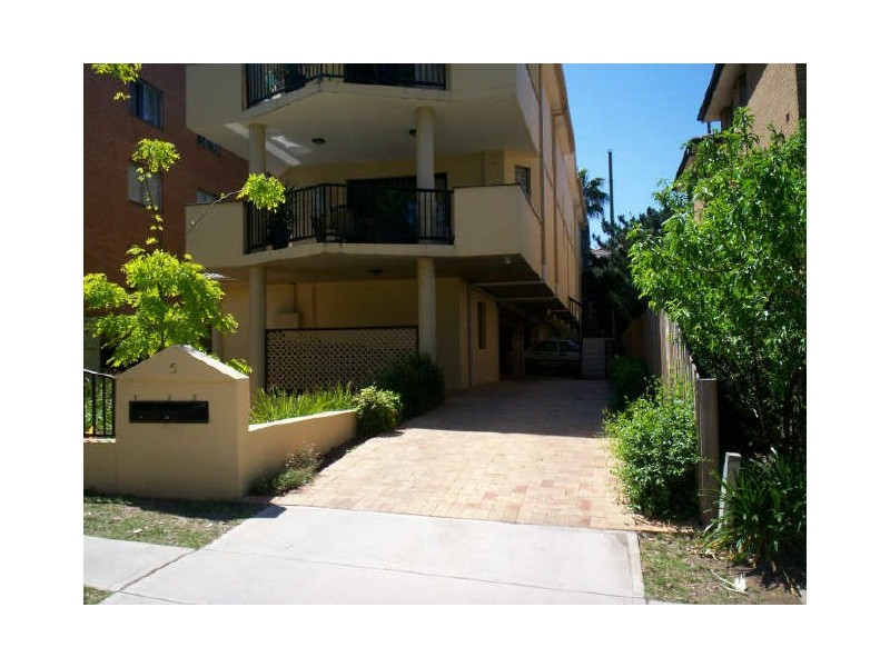 33-35 GOOD ST, Westmead NSW 2145