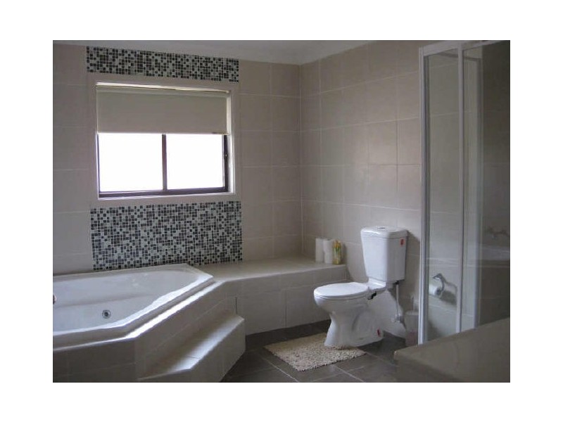 33 ALLAMBIE AVENUE, Northmead NSW 2152