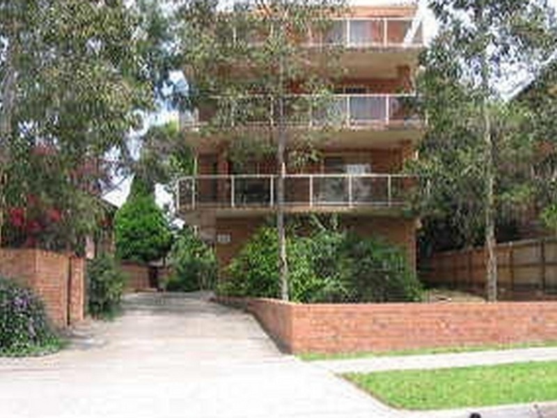 8 JESSIE STREET, Westmead NSW 2145