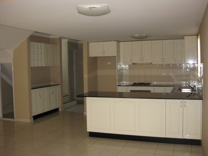 5 QUEENS ROAD, Westmead NSW 2145