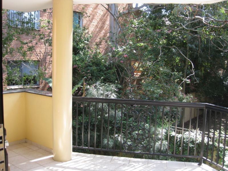 5 QUEENS ROAD, Westmead NSW 2145