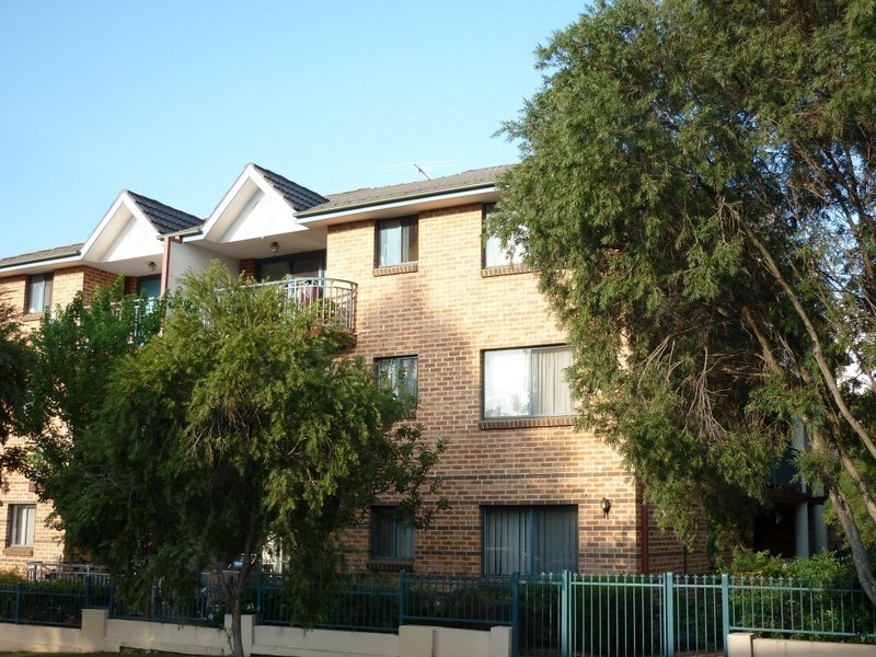 12 HASSALL STREET, Westmead NSW 2145