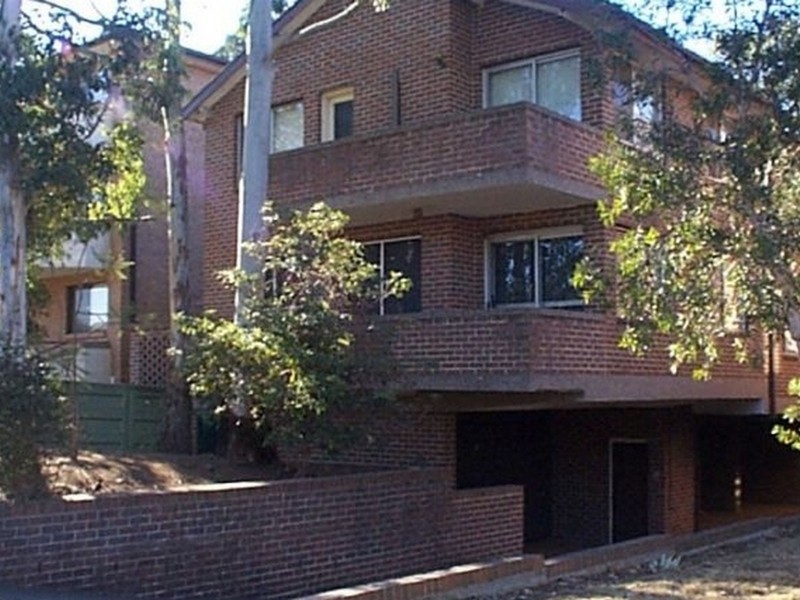 5 RAILWAY PDE, Westmead NSW 2145