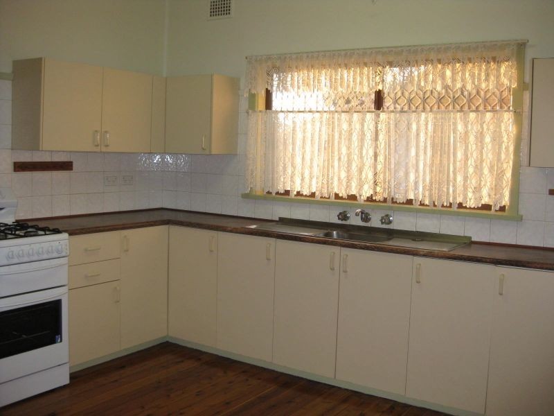 6 BROXBOURNE STREET, Westmead NSW 2145