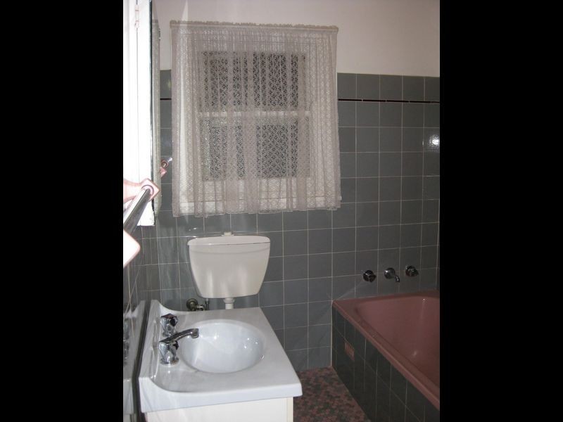 6 BROXBOURNE STREET, Westmead NSW 2145