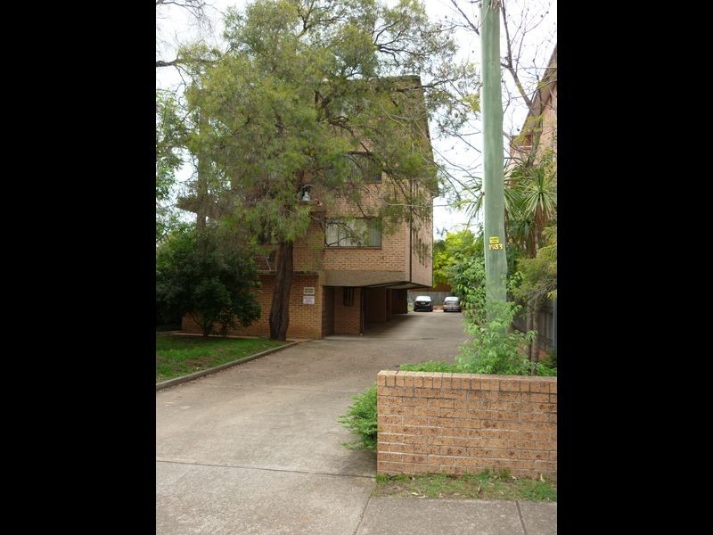 18 Caroline Street, Westmead NSW 2145