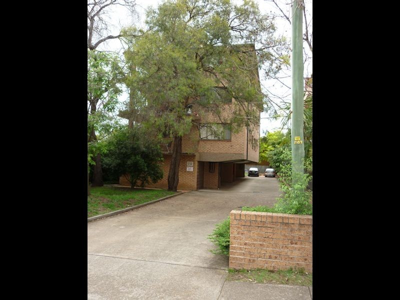 18 Caroline Street, Westmead NSW 2145