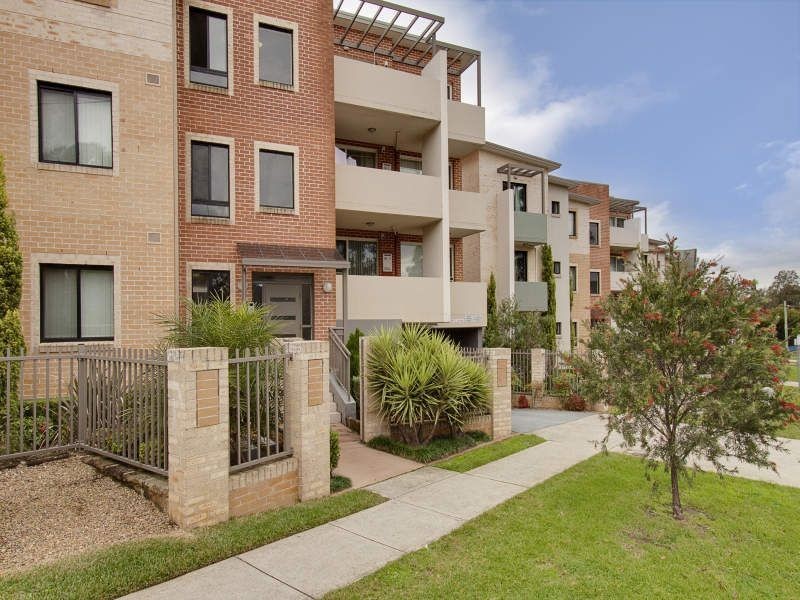 18 Redbank Road, Northmead NSW 2152