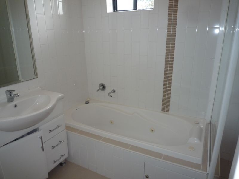 18 Redbank Road, Northmead NSW 2152