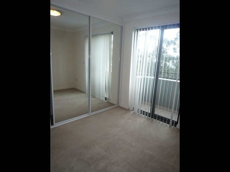 18 Redbank Road, Northmead NSW 2152