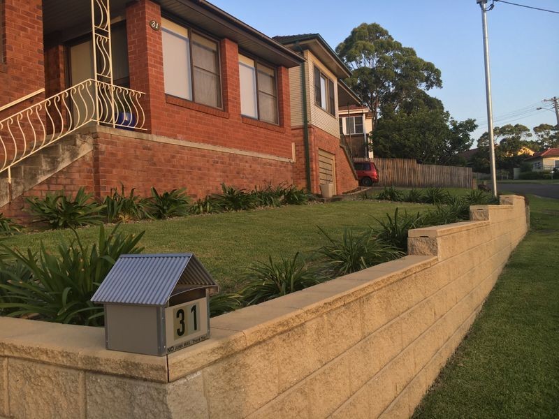 31 Stanleigh Crescent, West Wollongong NSW 2500