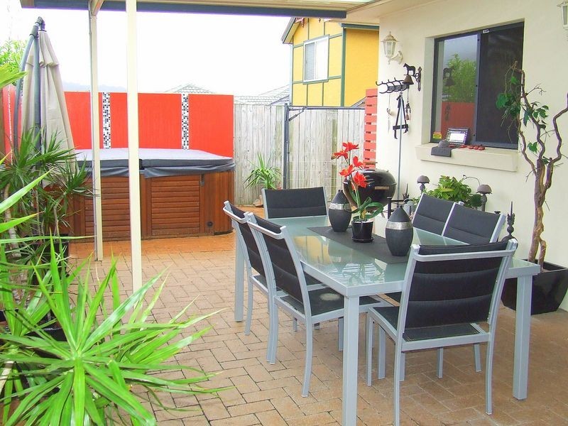 6 Woodland Avenue, Woonona NSW 2517