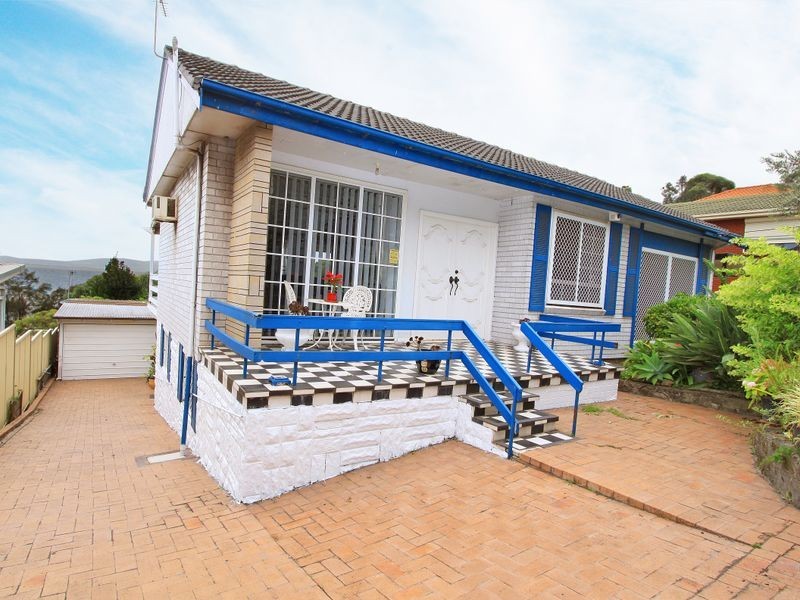 139 Northcliffe Drive, Lake Heights NSW 2502