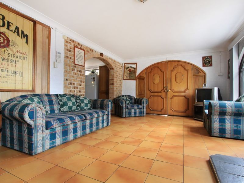 139 Northcliffe Drive, Lake Heights NSW 2502