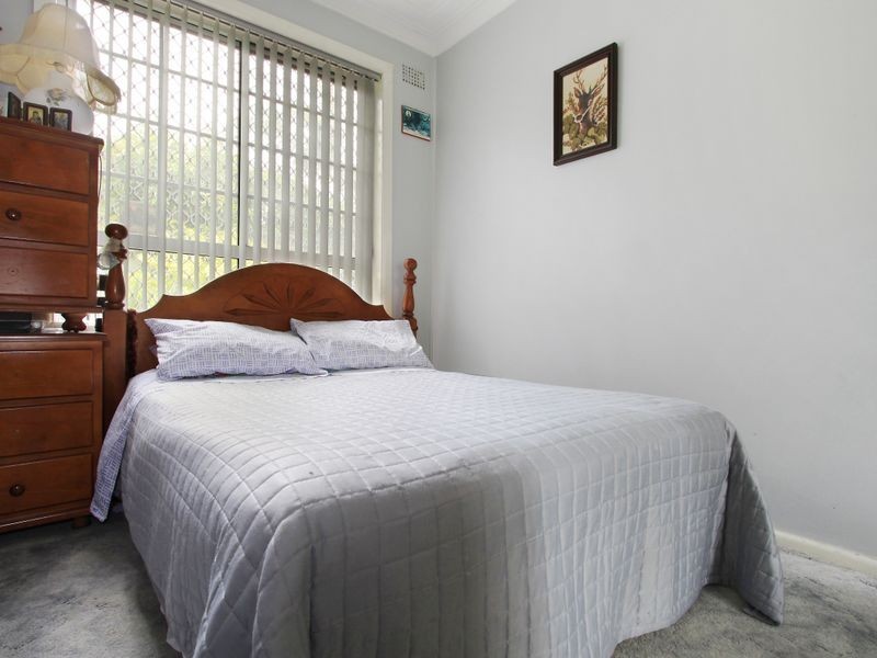 139 Northcliffe Drive, Lake Heights NSW 2502