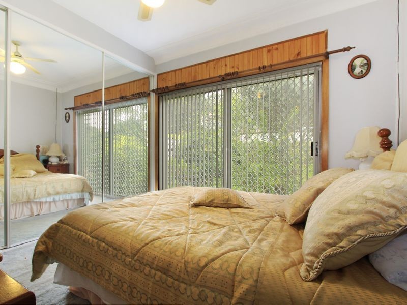 139 Northcliffe Drive, Lake Heights NSW 2502