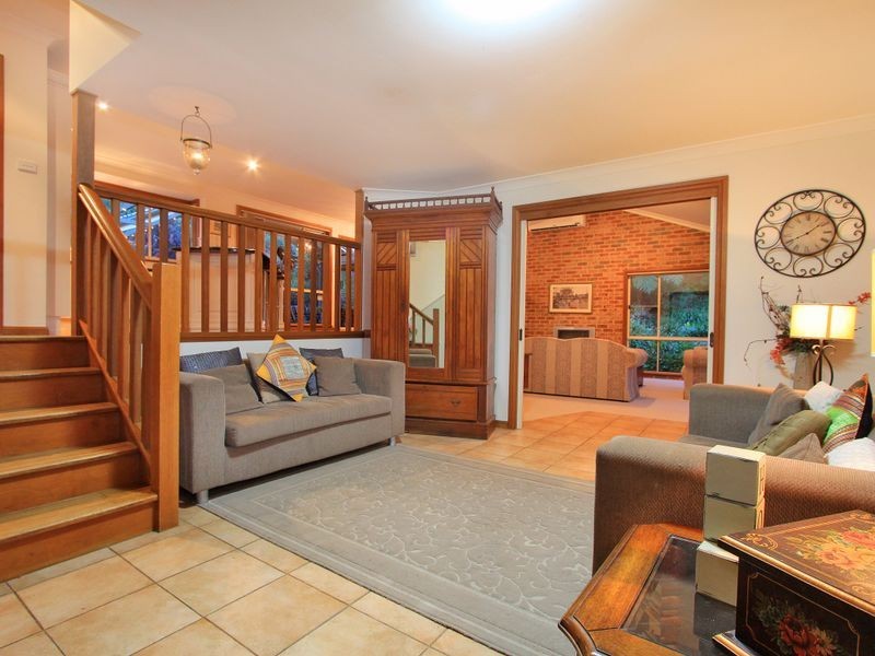 6 Ilkoara Grove, Cordeaux Heights NSW 2526