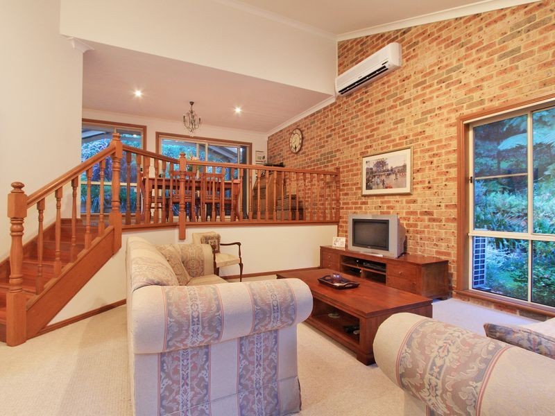 6 Ilkoara Grove, Cordeaux Heights NSW 2526