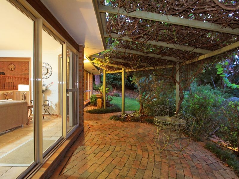 6 Ilkoara Grove, Cordeaux Heights NSW 2526