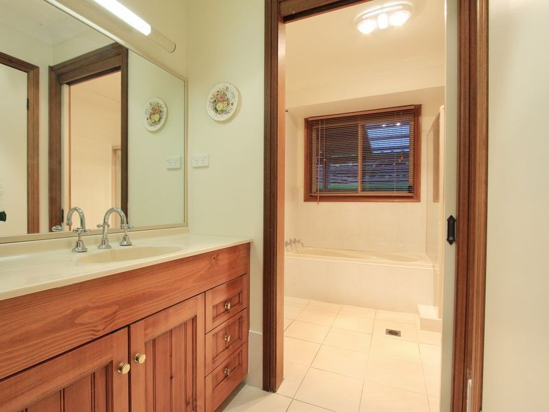 6 Ilkoara Grove, Cordeaux Heights NSW 2526