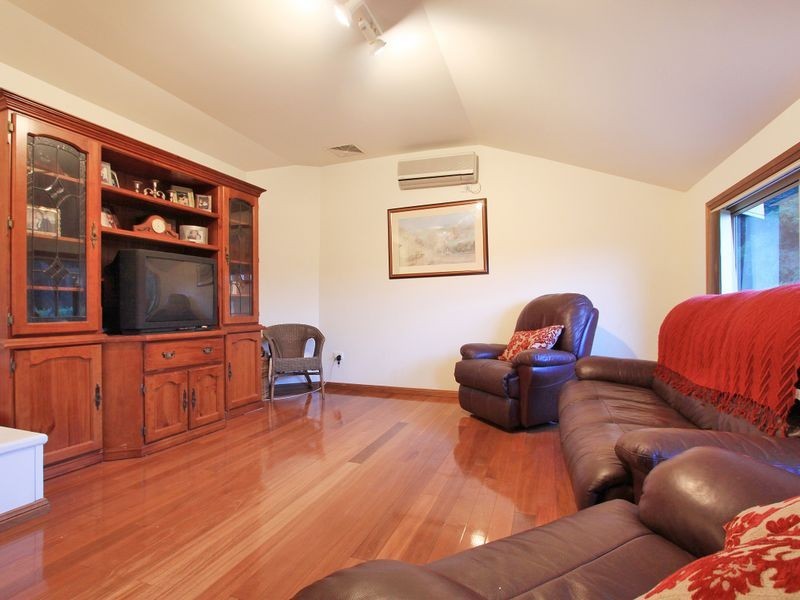 6 Ilkoara Grove, Cordeaux Heights NSW 2526