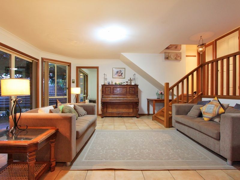 6 Ilkoara Grove, Cordeaux Heights NSW 2526