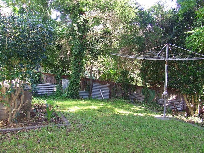 4 Brownlee Street, Mangerton NSW 2500