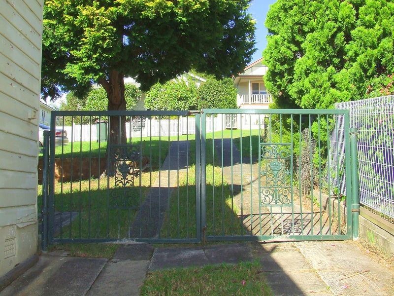 4 Brownlee Street, Mangerton NSW 2500