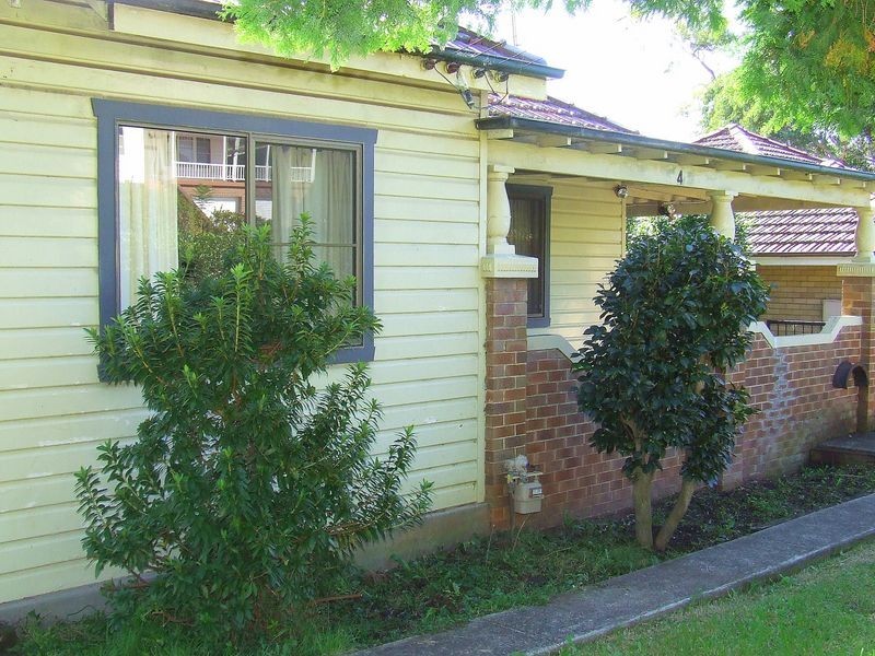 4 Brownlee Street, Mangerton NSW 2500