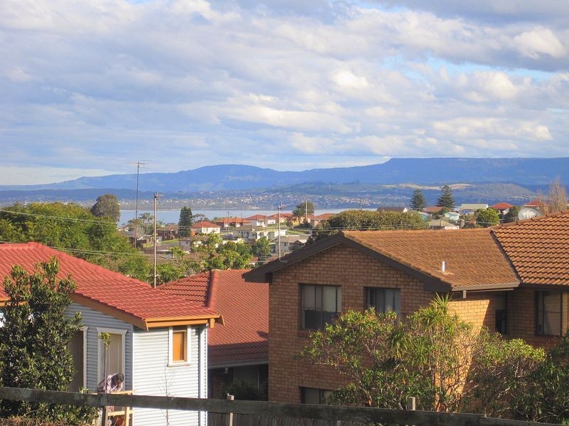 4 Karrabah Crescent, Lake Heights NSW 2502