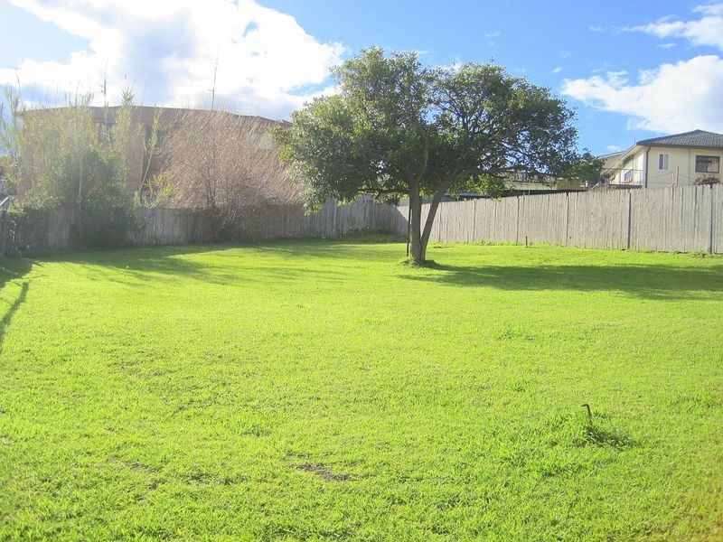 4 Karrabah Crescent, Lake Heights NSW 2502