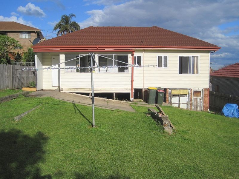 4 Karrabah Crescent, Lake Heights NSW 2502