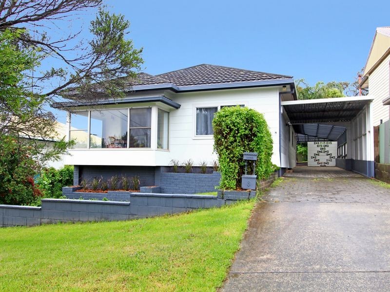 8 Hill Street, Coniston NSW 2500
