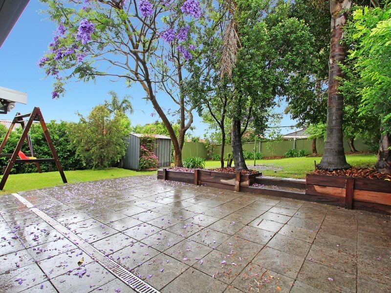 8 Hill Street, Coniston NSW 2500