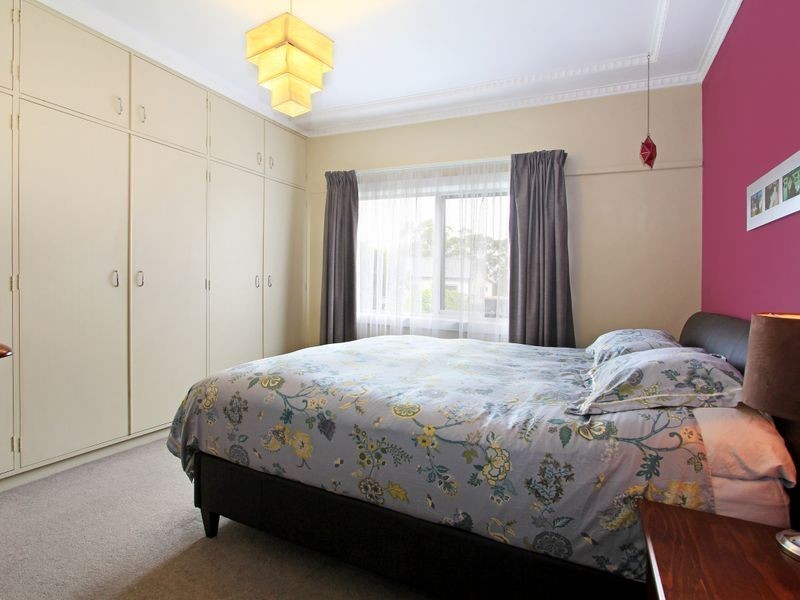 8 Hill Street, Coniston NSW 2500