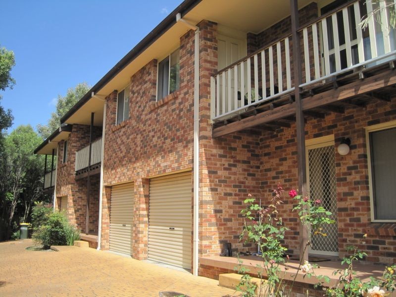 2/1a Leigh Crescent, Unanderra NSW 2526