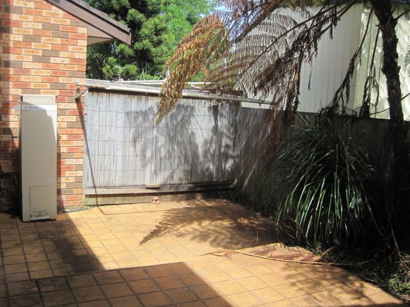 2/1a Leigh Crescent, Unanderra NSW 2526