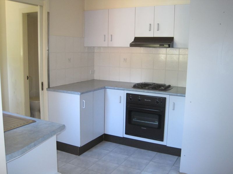 2/1a Leigh Crescent, Unanderra NSW 2526