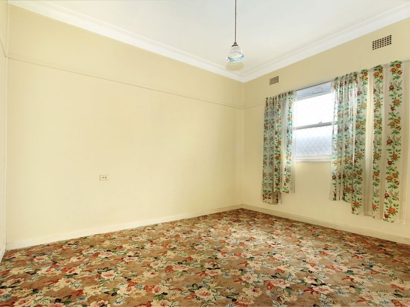 33 Kembla Street, Balgownie NSW 2519
