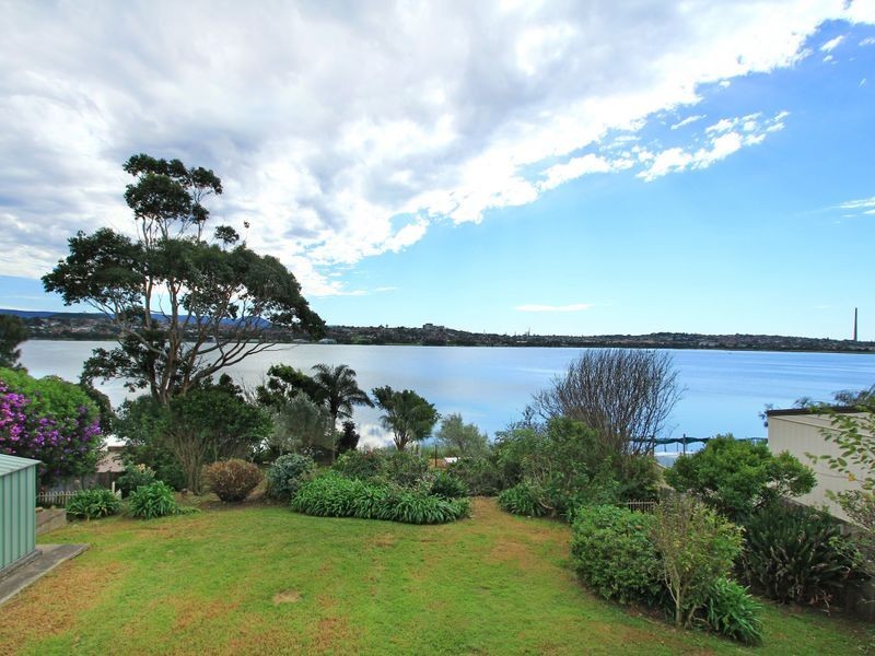 140 Lakeview Parade, Primbee NSW 2502