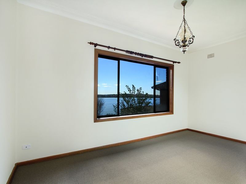 140 Lakeview Parade, Primbee NSW 2502