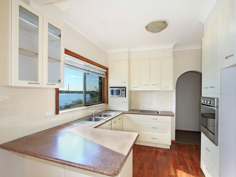 140 Lakeview Parade, Primbee NSW 2502