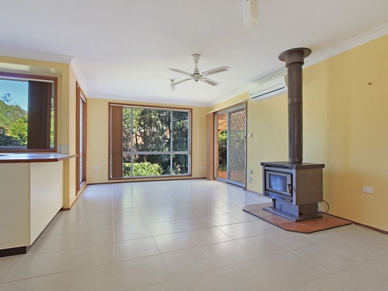 33 Tamarind Drive, Cordeaux Heights NSW 2526